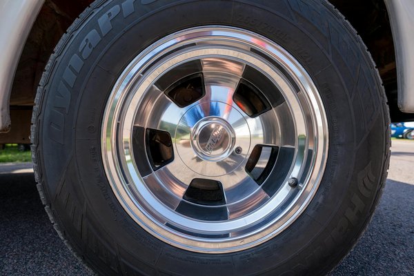 How can I optimize the suspension settings on a Kawasaki Z900 for track use?