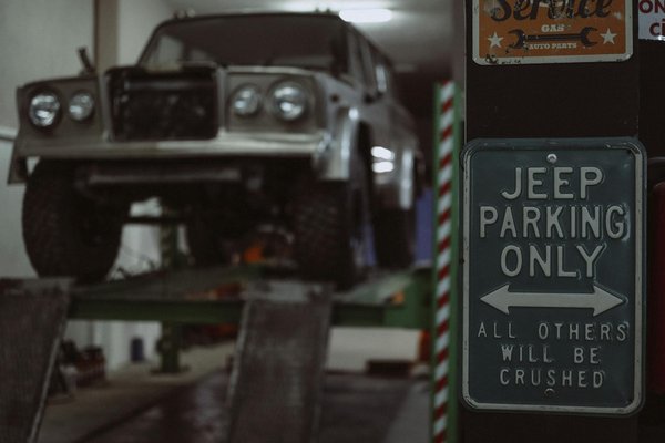 What are the precise steps to detail a car's engine bay for shows in the UK?